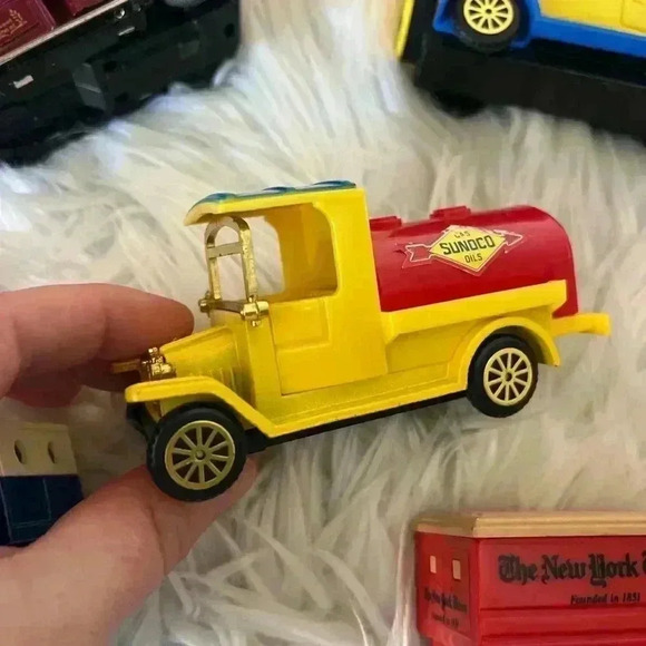 Reader’s Digest Collector’s Set of Classic Trucks – Vintage Die-Cast Vehicles - Picture 5 of 10